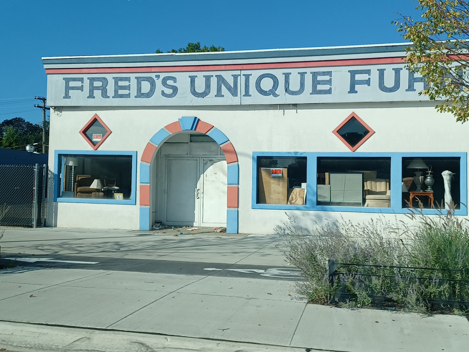 Fred's Unique Furniture & Antiques — photo
