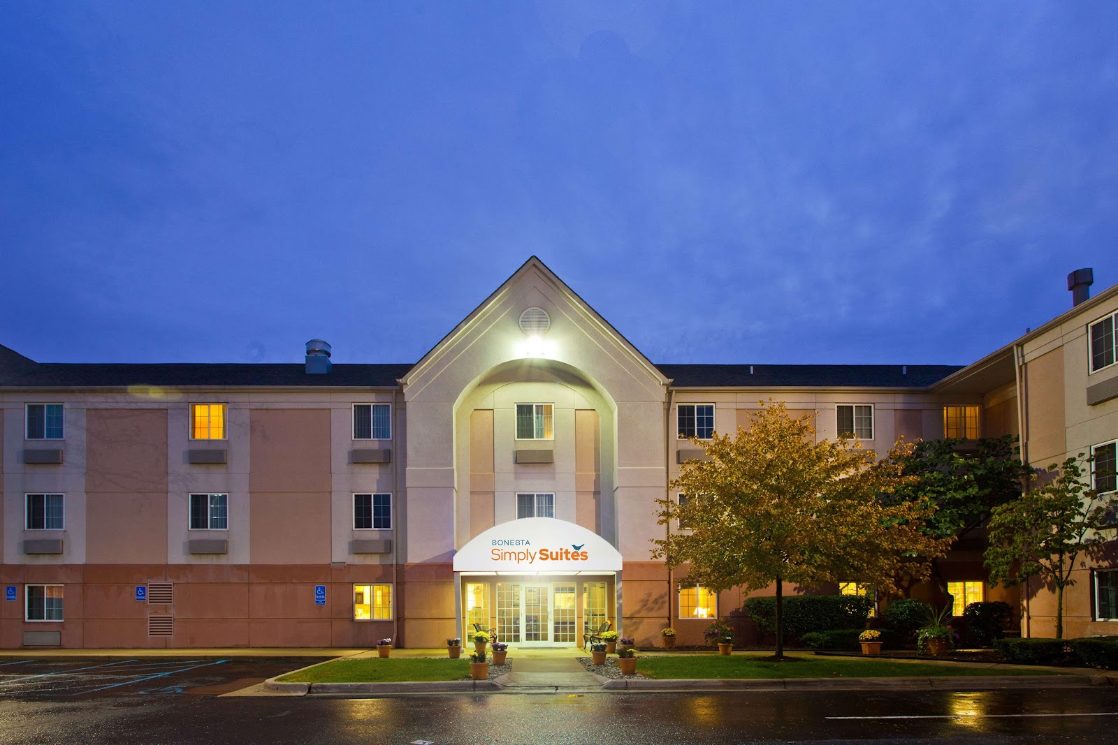 Sonesta Simply Suites Detroit Warren in Warren